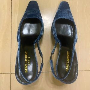 Yves Saint Laurent slingbacks. Size 39 1/2. Worn a few times. Look at photos.